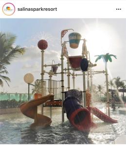 Bazén v ubytování Salinas Park Resort nebo v jeho okolí