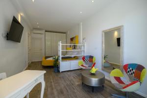 Televízia a/alebo spoločenská miestnosť v ubytovaní FRAMAR apartment