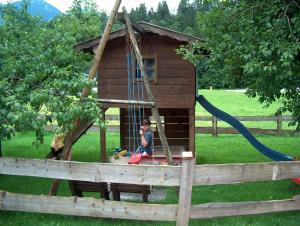 Ein Kinderspielbereich in der Unterkunft Haus Mitterstang