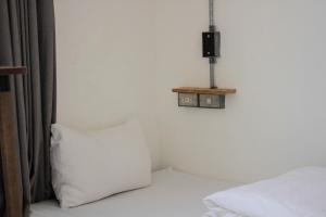 Katil atau katil-katil dalam bilik di Light Hostel