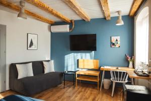 a living room with a couch and a desk at CASA HINTZ Transilvania in Făgăraş