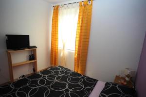 Μια τηλεόραση ή/και κέντρο ψυχαγωγίας στο Apartments Marija