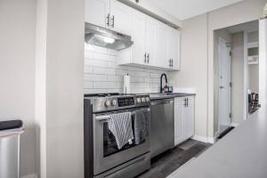 RIVER VIEW 2BR CONDO IN THE HEART OF THE CITY