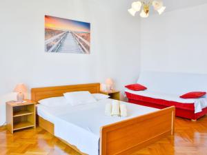 Posteľ alebo postele v izbe v ubytovaní Holiday Home in Senj with Pool near Beach