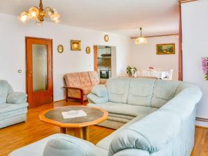 Posedenie v ubytovaní Holiday Home in Senj with Pool near Beach