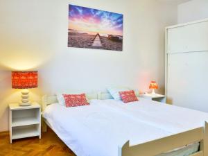 Posteľ alebo postele v izbe v ubytovaní Holiday Home in Senj with Pool near Beach