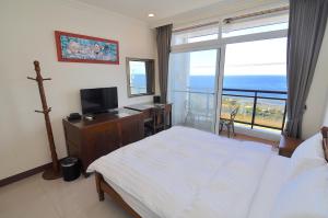 TV i/ili multimedijalni sistem u objektu Xinghai Seaview Guesthouse