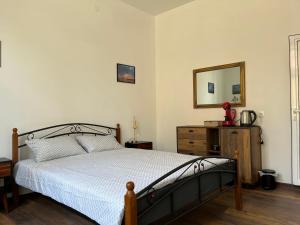 A bed or beds in a room at Prista guest rooms