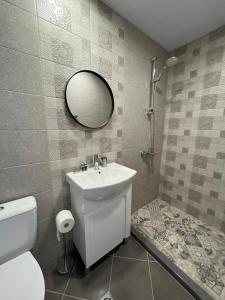 A bathroom at Prista guest rooms