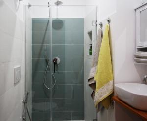 Kúpeľňa v ubytovaní Studio Falconara + 33 fotografií