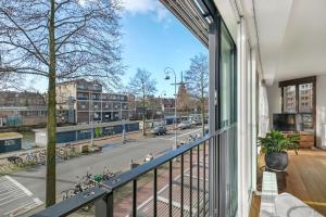 صورة لـ 170M2 Appartment with Jacuzzi & Steam bath in center of Amsterdam في أمستردام