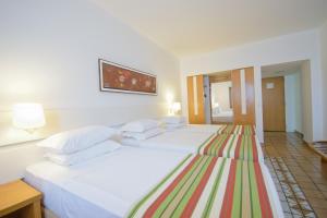 Cama ou camas em um quarto em Oasis Atlantico Fortaleza
