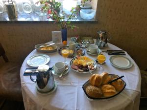 Možnosti raňajok pre hostí v ubytovaní Privatzimmer Alte Schule