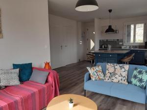 a living room with a couch and a kitchen at GÎTE L'ERMITAGE CAHORS in Cahors +25 photos