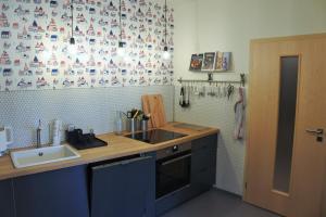 Kuchyňa alebo kuchynka v ubytovaní Apartmán SVAN B2