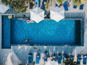 an overhead view of a swimming pool with umbrellas at Nature Beach Resort in Ko Chang