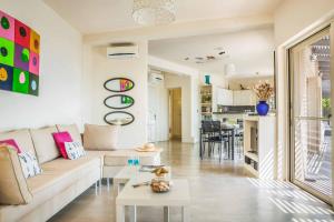 Posedenie v ubytovaní Kaminia Beach Villa