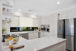 Gallery image of The Lake House - Luxury home with Pool in Berkeley Vale