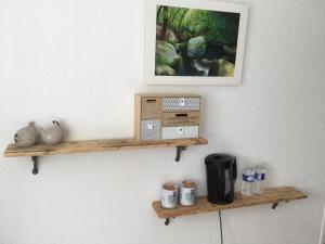 Příslušenství pro přípravu čaje a kávy v ubytování Les Fermes de Kercadoret + 34 fotografií