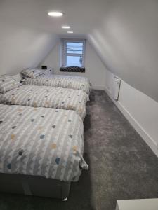 Llit o llits en una habitació de Wee Cumbrae View