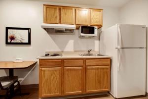 Cucina o angolo cottura di WoodSpring Suites Conroe