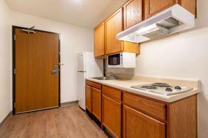 Cucina o angolo cottura di WoodSpring Suites Conroe