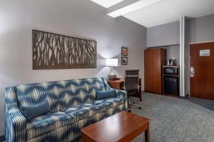 O zonă de relaxare la Comfort Suites near Birkdale Village- Huntersville