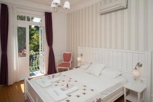 Postel nebo postele na pokoji v ubytování Cenar Konak Butik Hotel