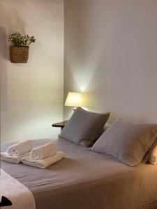 A bed or beds in a room at Masía La Costereta