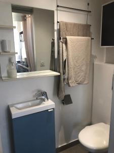 a small bathroom with a sink and a toilet at Charmant studio proche mer in Nice