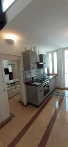 A kitchen or kitchenette at Appartamento Palazzo Ancona