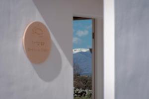 A general mountain view or a mountain view taken from A villát