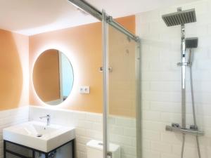 A bathroom at Estrellas de Gredos