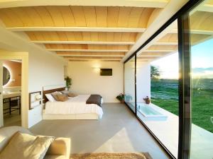 A bed or beds in a room at Estrellas de Gredos