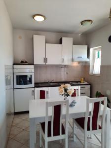 Kuchyň nebo kuchyňský kout v ubytování Apartments Dalmatia