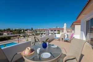 Balkón nebo terasa v ubytování Narcissos Nissi Beach Apartment C16