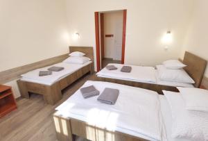A bed or beds in a room at Kamilla Panzió és Rendezvényház