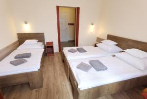 A bed or beds in a room at Kamilla Panzió és Rendezvényház