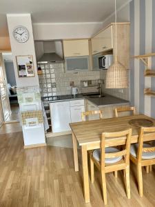 Kuchyňa alebo kuchynka v ubytovaní Apartament Przytulny w Krynicy-Zdrój