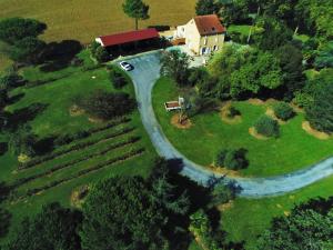una vista aérea de una casa y una carretera en Maison Dream in Marciac en Marciac