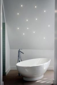 Kúpeľňa v ubytovaní Swakopmund Luxury Suites