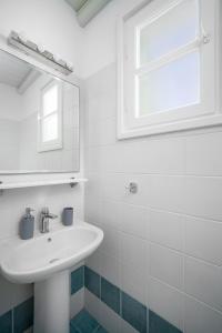 A bathroom at SERIFOS BELLA VISTA 2