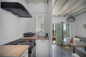 A kitchen or kitchenette at SERIFOS BELLA VISTA 2
