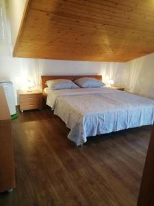 Posteľ alebo postele v izbe v ubytovaní Three Bedroom Apartment With Amazing Sea View