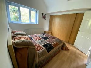 a bedroom with a bed and a window at Spacious One Bed Deluxe Apartment in Daventry in Daventry