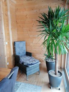 Część wypoczynkowa w obiekcie Gemütliches Ferienhaus mit Holzofen und Sauna