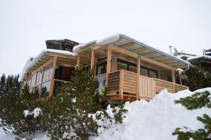 Obiekt Gemütliches Ferienhaus mit Holzofen und Sauna zimą