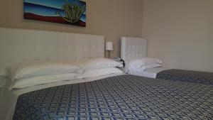 Postel nebo postele na pokoji v ubytování Hotel Lo Scoglio