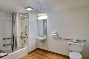 Motel 6-Tewksbury, MA - Boston