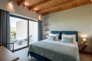 Postel nebo postele na pokoji v ubytování Soleado Villa Chania (rooftop pool)